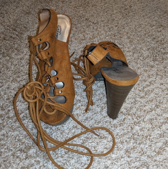 Heels - Picture 4 of 5